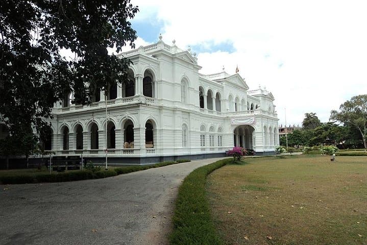 Colombo Day Tour from Kandy — Private Cultural & City Highlights