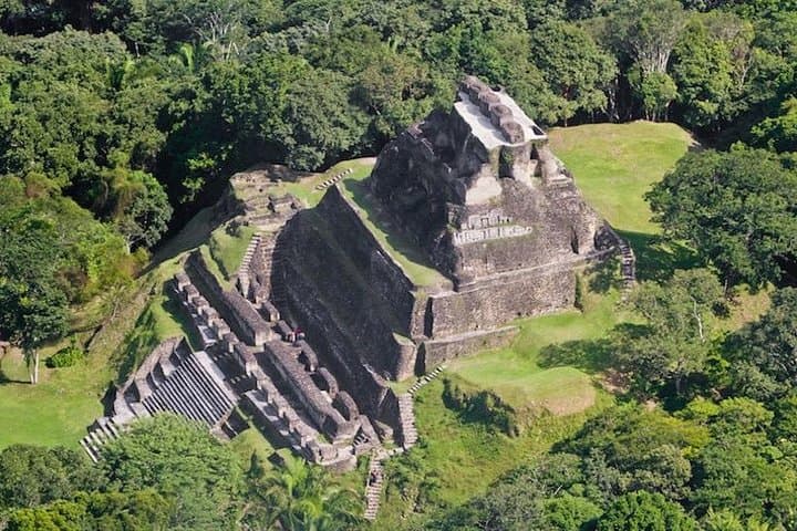 Placencia to Xunantunich: Belize Ruins and Cave-Float Day Trip