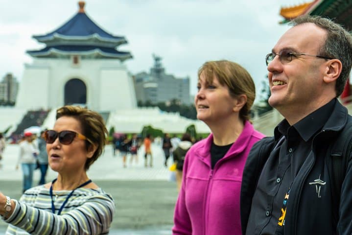 Taipei Private Local Host: Half-Day Highlights & Hidden Gems Walk