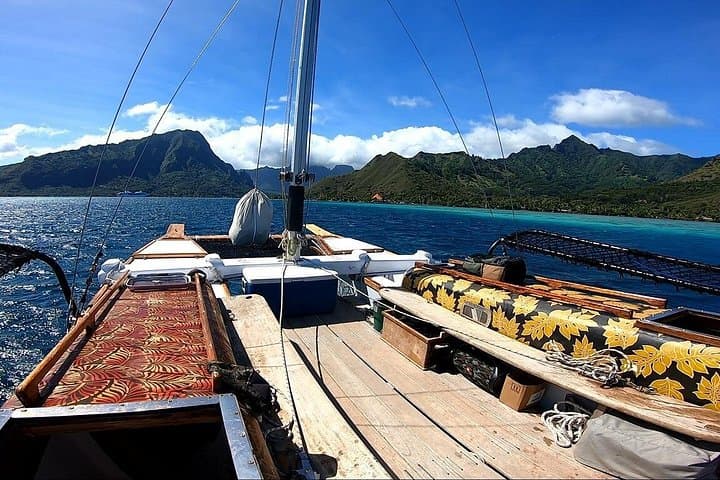 Private Vaapiti Sailing Adventure in Moorea — Traditional Polynesian Va'a Cruise photo 4