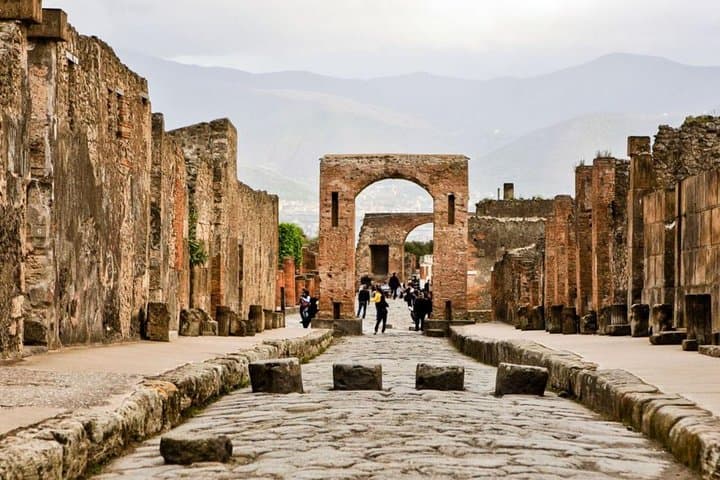 Pompeii, Herculaneum & Mount Vesuvius: Small-Group Day Tour from Naples