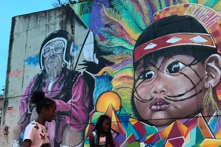 Commune 13 Graffiti Tour: Private All-Inclusive Street Art & Outdoor Escalators in Medellín