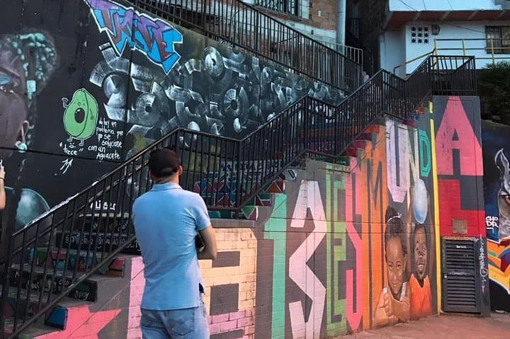 Commune 13 Graffiti Tour: Private All-Inclusive Street Art & Outdoor Escalators in Medellín photo 3