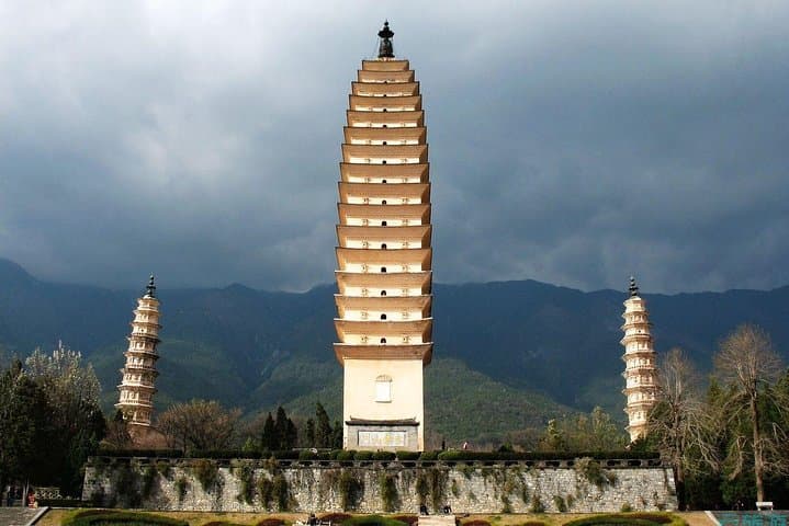 Dali Day Tour: Dali Ancient City, Xizhou Village, Three Pagodas & Erhai Lake photo 3