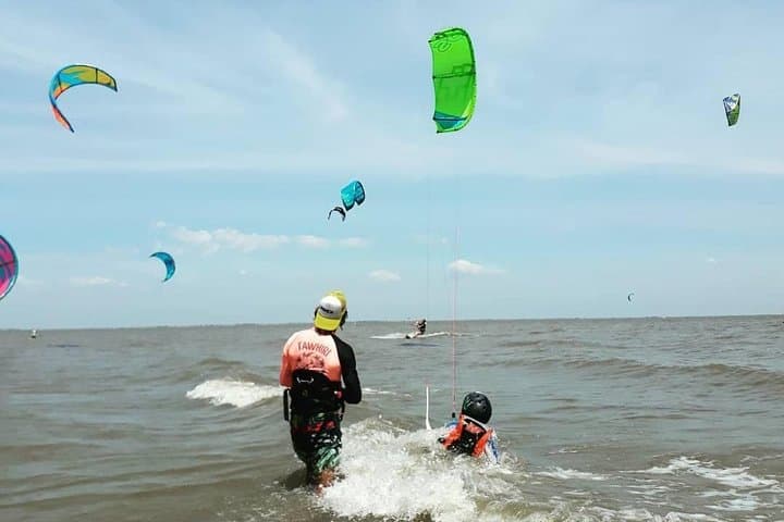 Kitesurf and Surf Lessons on the Argentine Coast: Beginner to Advanced photo 5