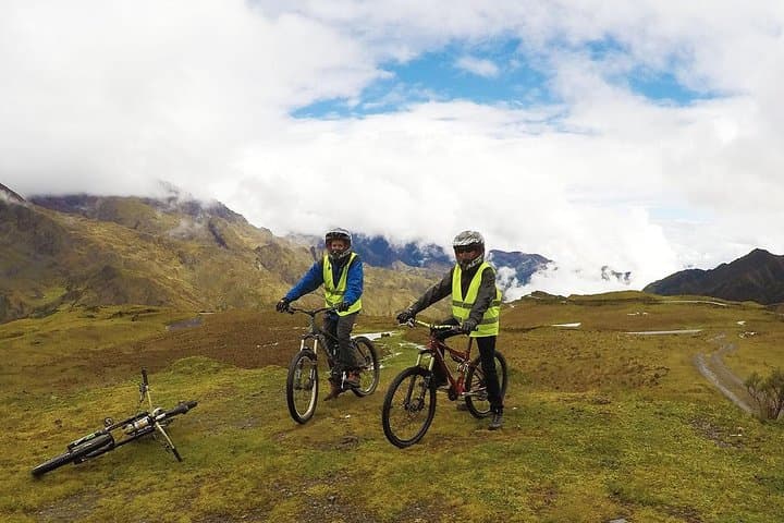 Downhill Mountain Bike from Abra Malaga to Machu Picchu via Santa Teresa photo 4
