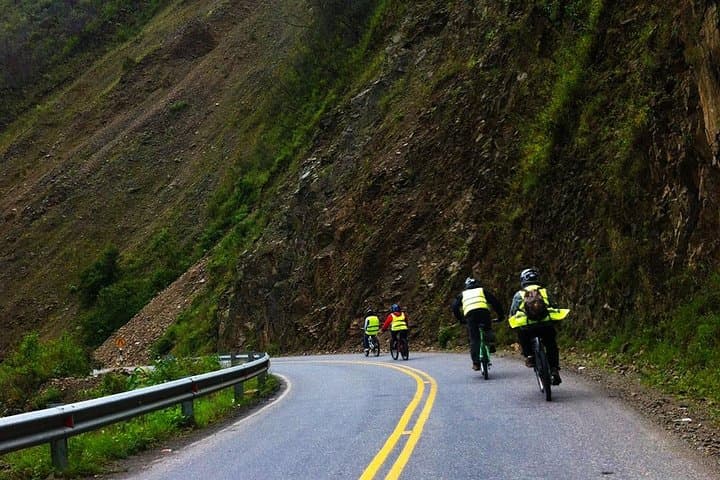 Downhill Mountain Bike from Abra Malaga to Machu Picchu via Santa Teresa photo 6