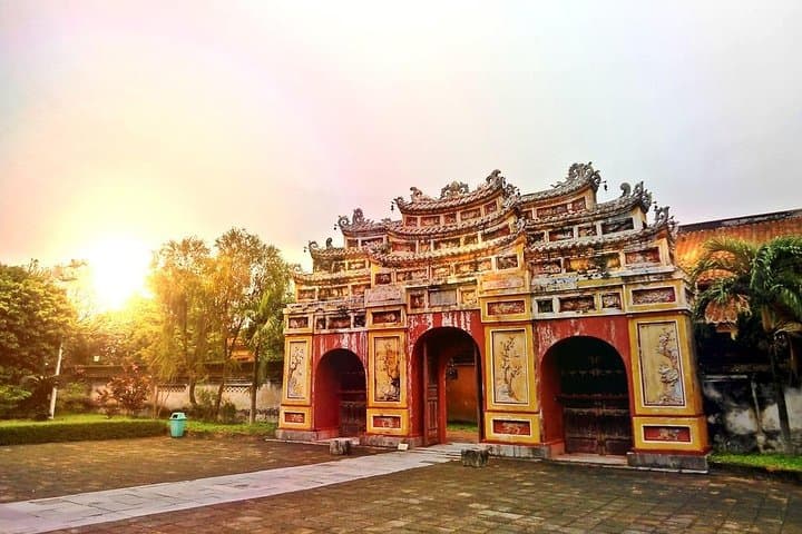 Hue from Hoi An: Full-Day Imperial City, Thien Mu & Khai Dinh Tour