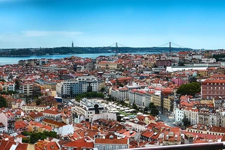 Lisbon to Cascais Coastal Paddle Tour — Lesson and Scenic Route photo 3