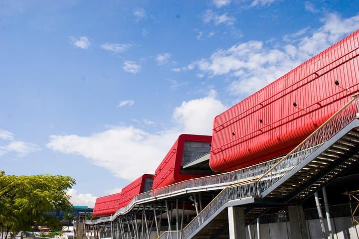 Explore Parque Explora and Medellín by Metro Cable: Interactive Science, Aquariums & Urban Transformation
