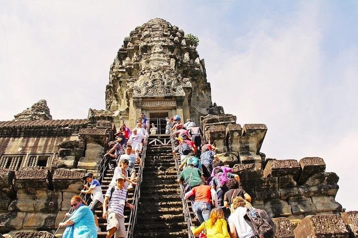 Private Angkor Wat Day Tour with Sunset Viewing — Siem Reap Temple Experience photo 6