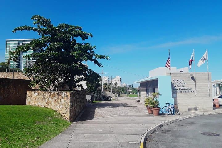 Learn Salsa in San Juan: 1-Hour Outdoor Beginner Dance Class photo 3