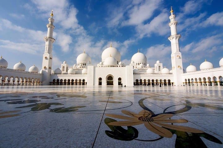 Full-Day Abu Dhabi: Sheikh Zayed Mosque, Corniche & Ferrari World