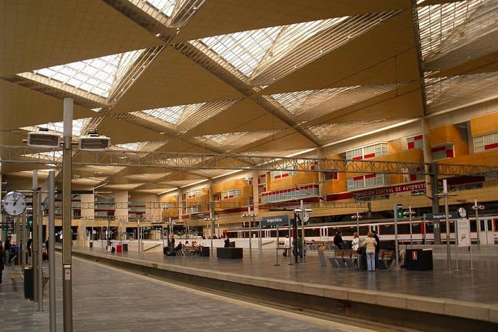 Zaragoza Historic Walking Tour: Basílica, Stone Bridge & Old Town photo 3