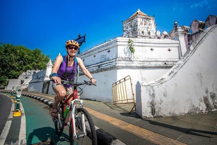 Historic Bangkok Bike Tour: Pedal Thonburi's Backstreets & Riverfront photo 2