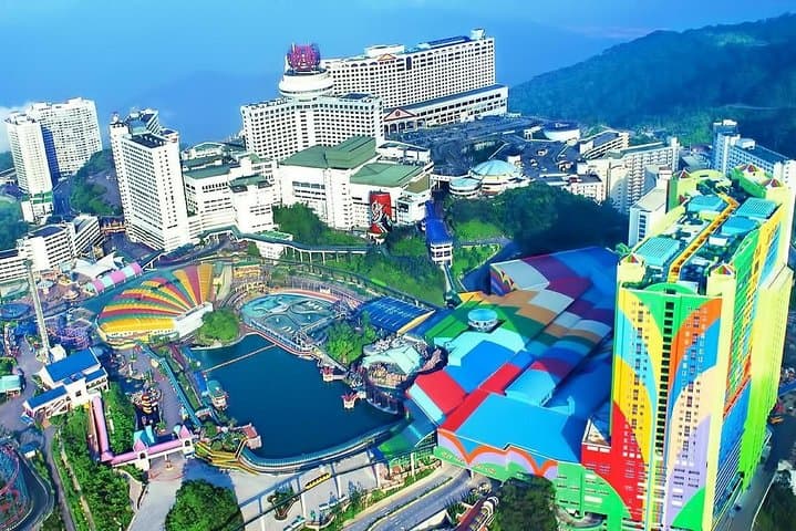 Genting Highlands & Batu Caves Day Trip — Cable Car, Temples, and Hilltop Views