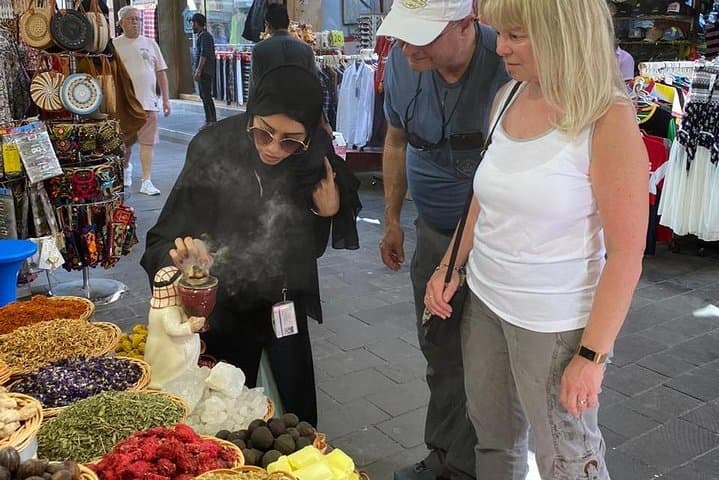 Downtown Abu Dhabi Walking Tour with Emirati Local