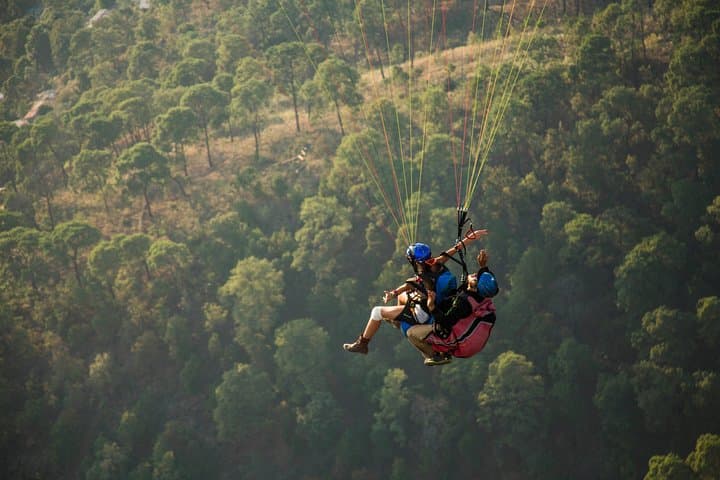 Paragliding Over Valle de Bravo: Tandem Flights from Monte Alto