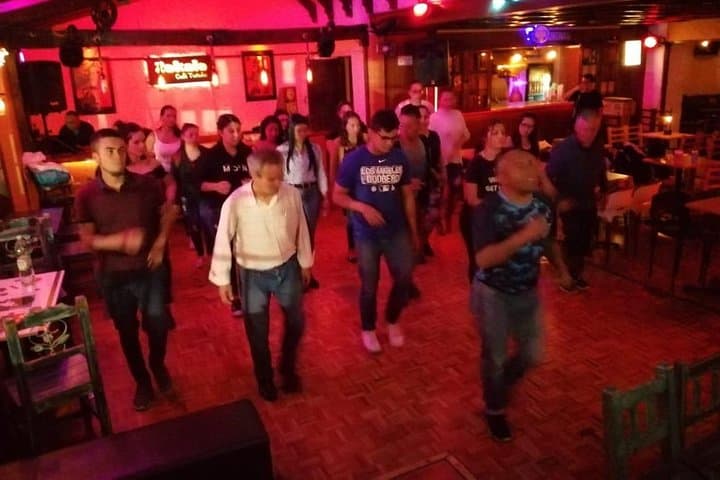 Bogotá Salsa Night: Dance Class, Dinner & Iconic Bar Tour photo 5