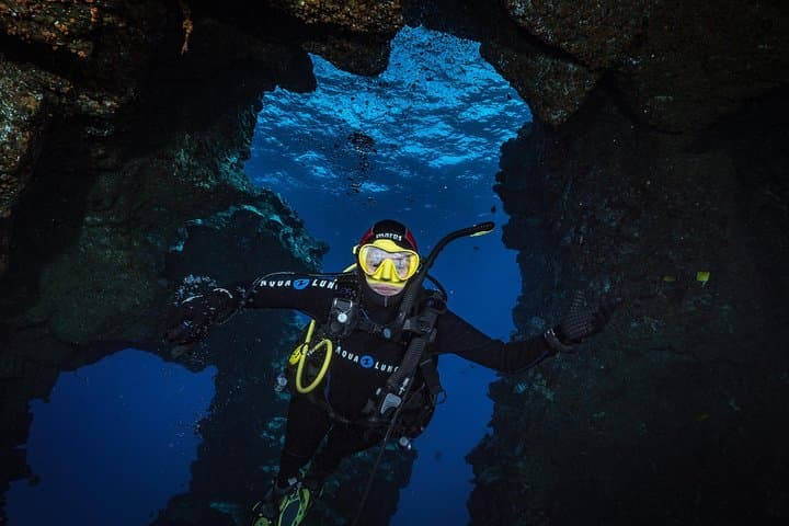 Lanai Cathedrals: 2-Tank Boat Dive from Maui into Lava-Formed Caverns photo 4