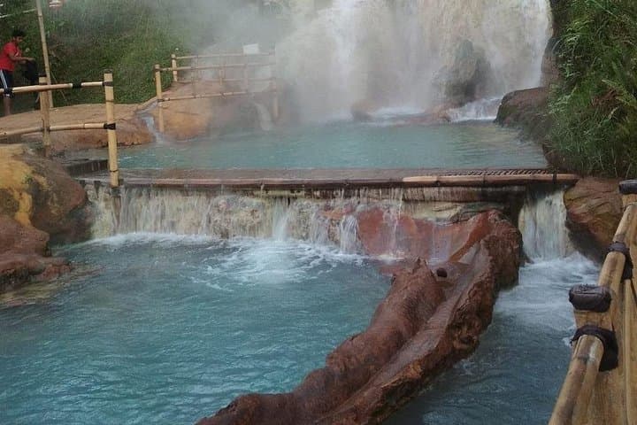 Tangkuban Perahu Crater and Curug Cipanas Hot Springs Private Day Tour