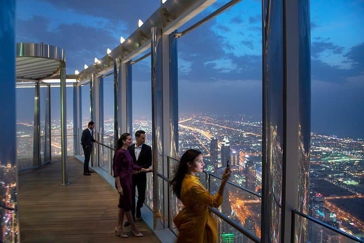 Dinner and 124th-Floor Views at Burj Khalifa — Dubai Tower Dining Experience