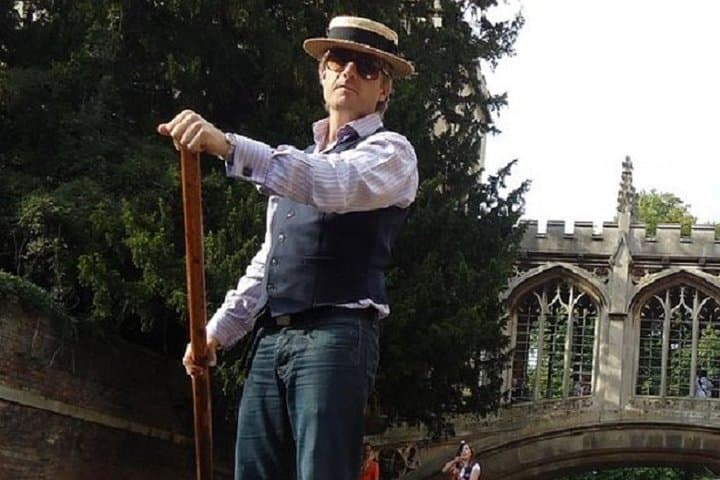 Private Cambridge Punting Tour: Chauffeured River Cam College Backs Experience