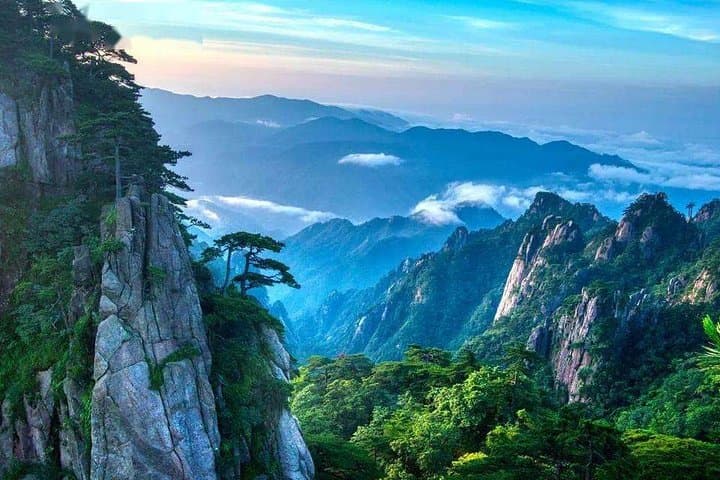 Private Photography Day Tour of Huangshan (Yellow Mountain) — Capture Sea of Clouds & Pine Peaks photo 6
