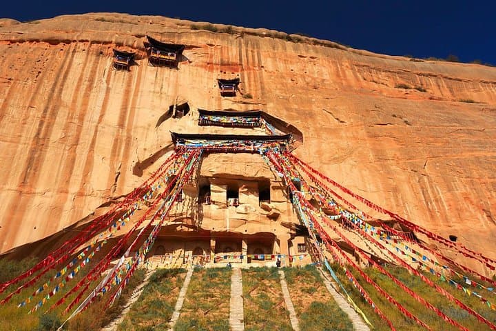 Hike Pingshanhu Grand Canyon & Horse Hoof Temple Grottoes — Zhangye Private Tour photo 4