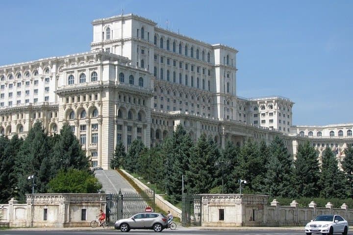 Full-Day Bucharest Private Tour: Communism Highlights & Snagov Dracula's Tomb