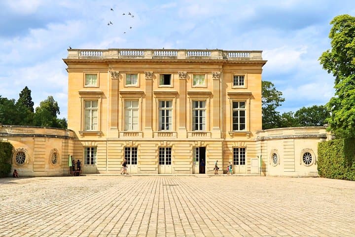 Private Versailles Day Tour: Skip-the-Line Palace, Gardens & Queen's Hamlet photo 3