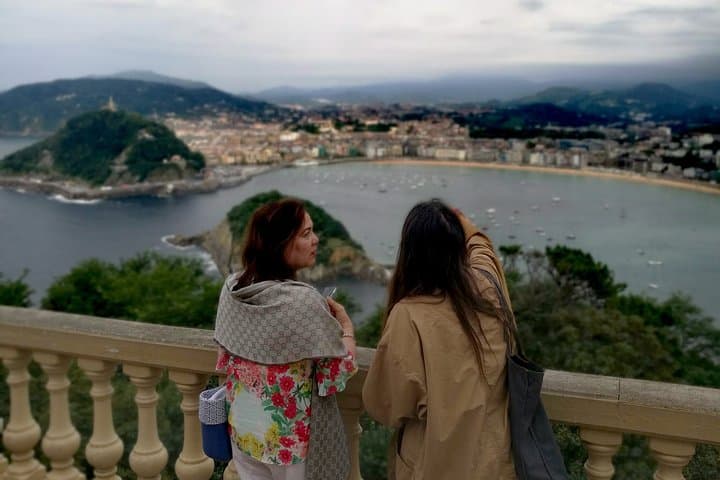 Explore San Sebastián: 3-Hour Private Highlights Walking Tour with Hotel Pickup