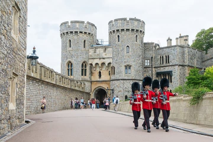 Private Tour to Stonehenge and Windsor Castle from London