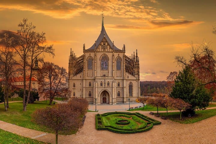 Kutná Hora by Vintage Cabrio: Private Day Trip from Prague