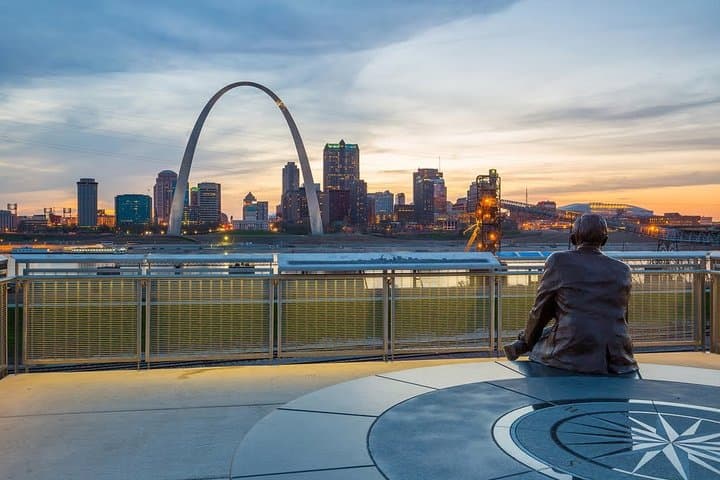 St. Louis Private Walking Tour: Gateway Arch, Old Courthouse & Historic Architecture photo 2