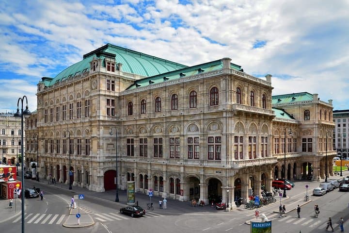 Budapest to Vienna Private Day Tour with Lunch — Customizable Full-Day Excursion photo 5