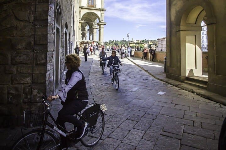 Florence Private Vintage Bike Tour: 2-Hour Guided City Cycling & Food Stops photo 4