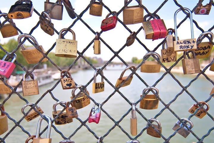 Kickstart Paris: Private 2.5-Hour City Walking Tour for Newcomers photo 5