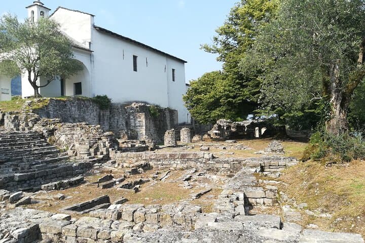 Lake Como Walking Tour: Tremezzo, Isola Comacina & Villa Balbianello photo 5