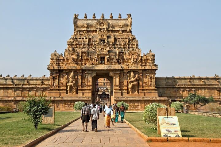 Thanjavur Day Trip from Madurai: Explore Brihadeeswarar Temple & Maratha Palace photo 5