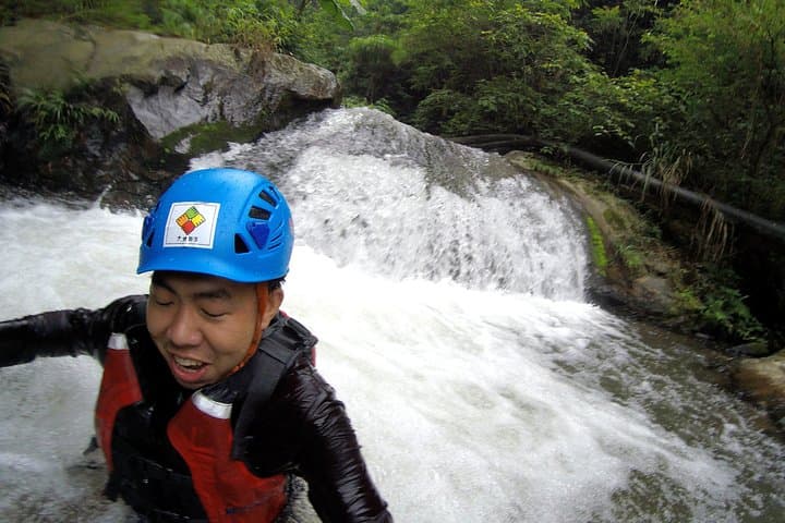 Private Canyoning in Yangshuo: Karst Gorges, Waterfalls & Cliff Jumps photo 4