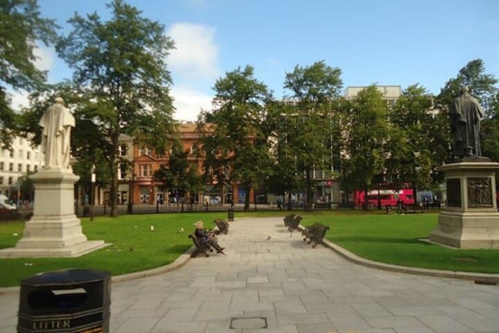 Explore Belfast City Centre: Self-Guided Audio Tour of Iconic Sites photo 6