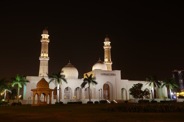 Salalah Night Tour — Private Evening Souq Walk, Dinner & Mountain Viewpoint
