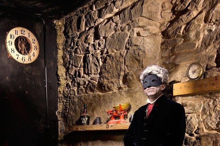 Edinburgh Underground Ghost Tour: Old Town Vaults & Greyfriars Walk photo 2