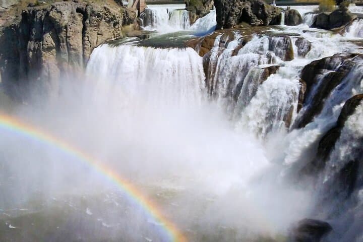 Half-Day Guided Tour to Shoshone Falls & Twin Falls City: Waterfalls, Perrine Bridge, Visitor Center