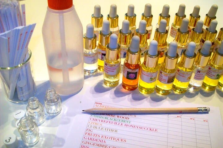 Create Your Own Perfume in Paris: Hands-On Workshop with a Master Nose photo 6