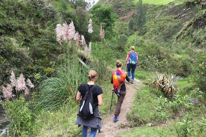 6-Day Ecuadorian Andes Hiking Tour — Quilotoa, Chimborazo & Cotopaxi Expedition photo 2