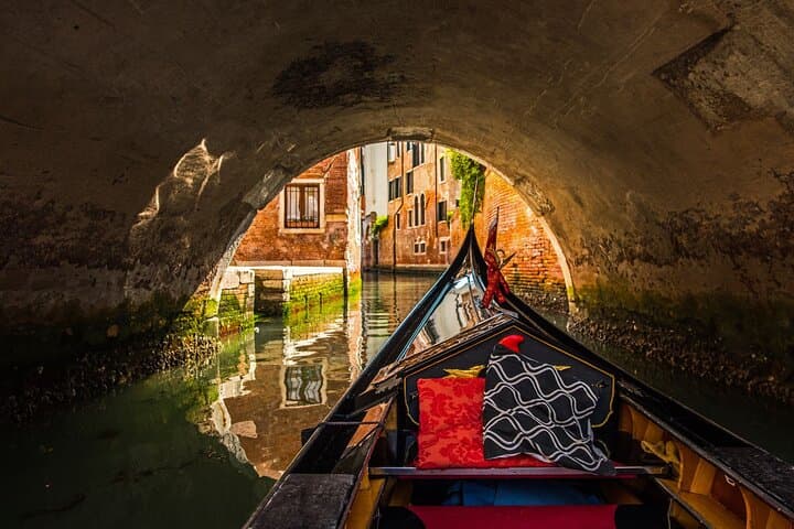 Venice Gondola Experience — 30‑Minute Classic Canal Ride photo 6