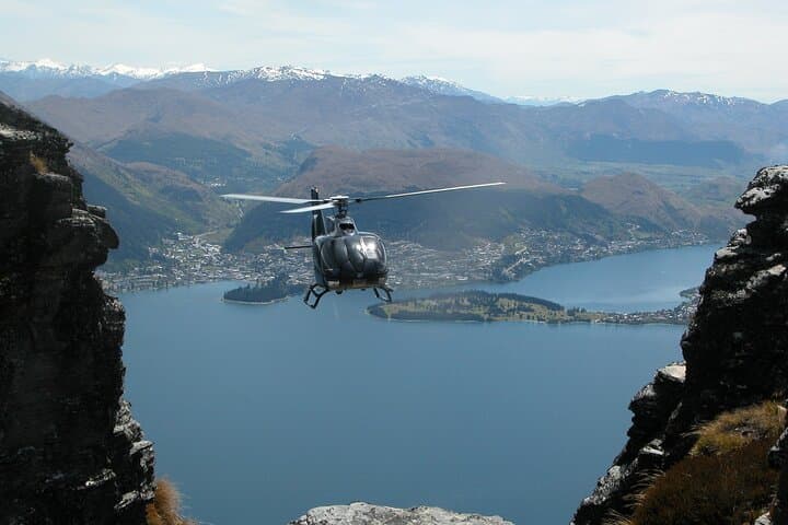 Helicopter Champagne Picnic Above Lake Wakatipu photo 5