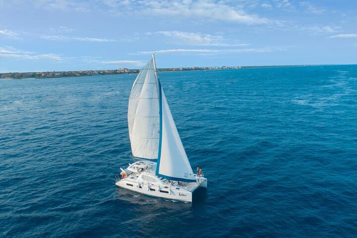 Luxury Half-Day Catamaran Sailing and Snorkeling from Tulum (Open Bar)